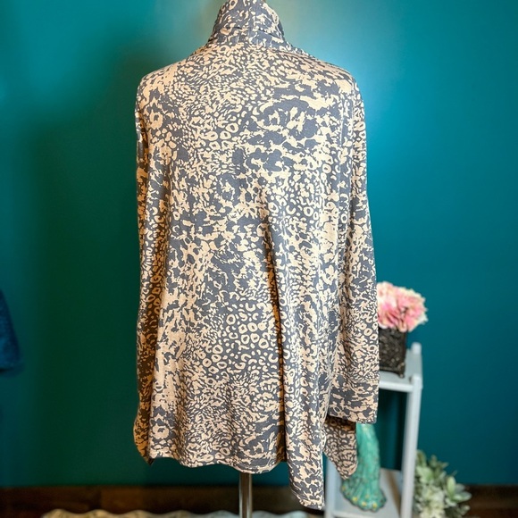 Cuddl Duds Gray and Tan Cardigan Sweater - Picture 2 of 3